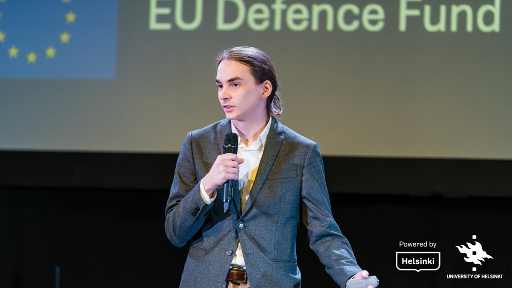 Polar Orbital Pitching on Stage